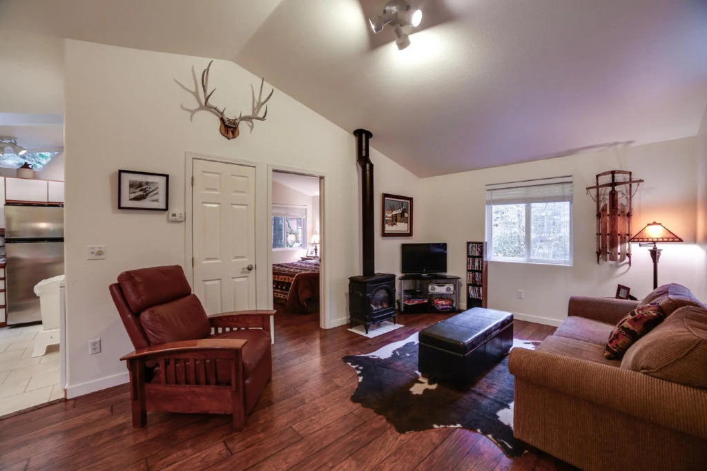 Mt Baker Lodging Cabin 16 - Sleeps 2