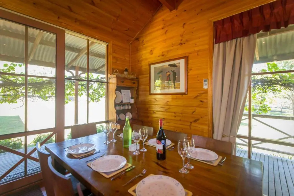 Silky Oak Cottage & Studio