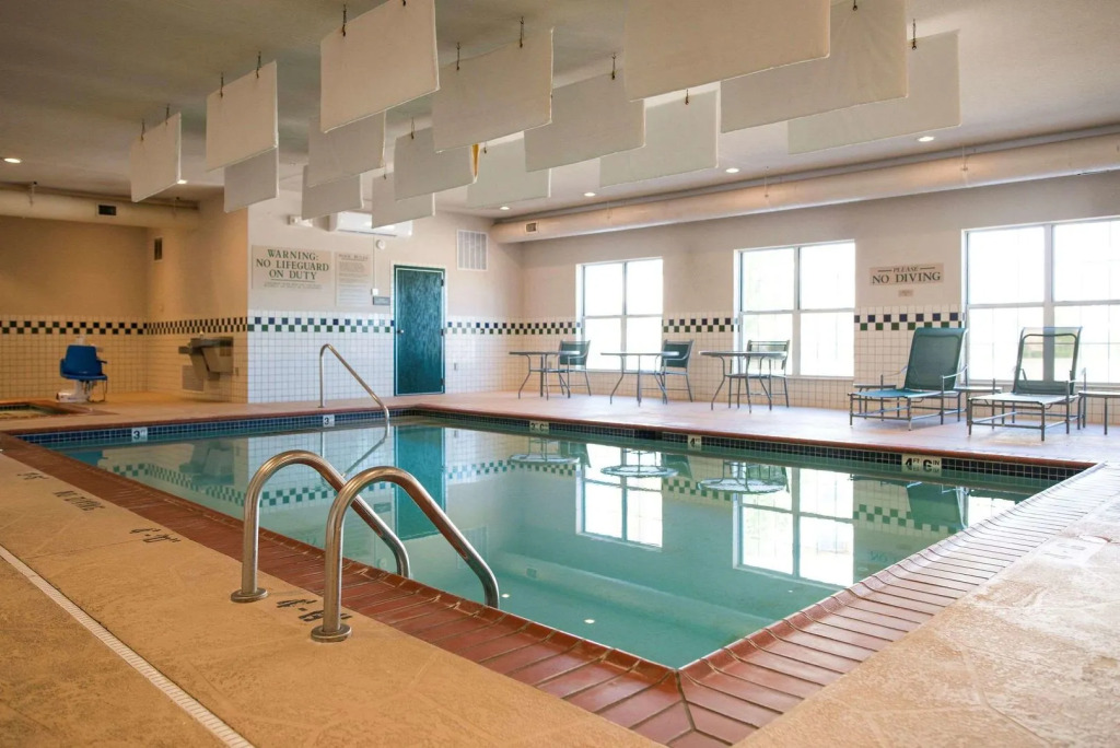Country Inn & Suites by Radisson, Effingham, IL