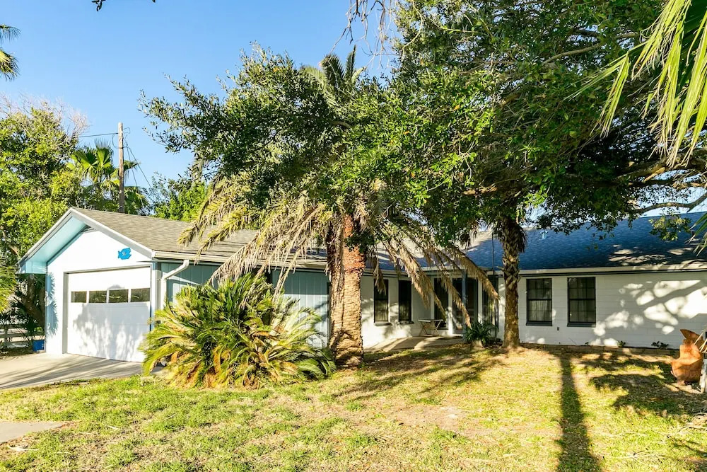 Private Beach Direct Water Views 4BR by RedAwning