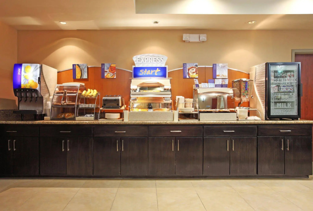 Holiday Inn Express & Suites Maumelle by IHG