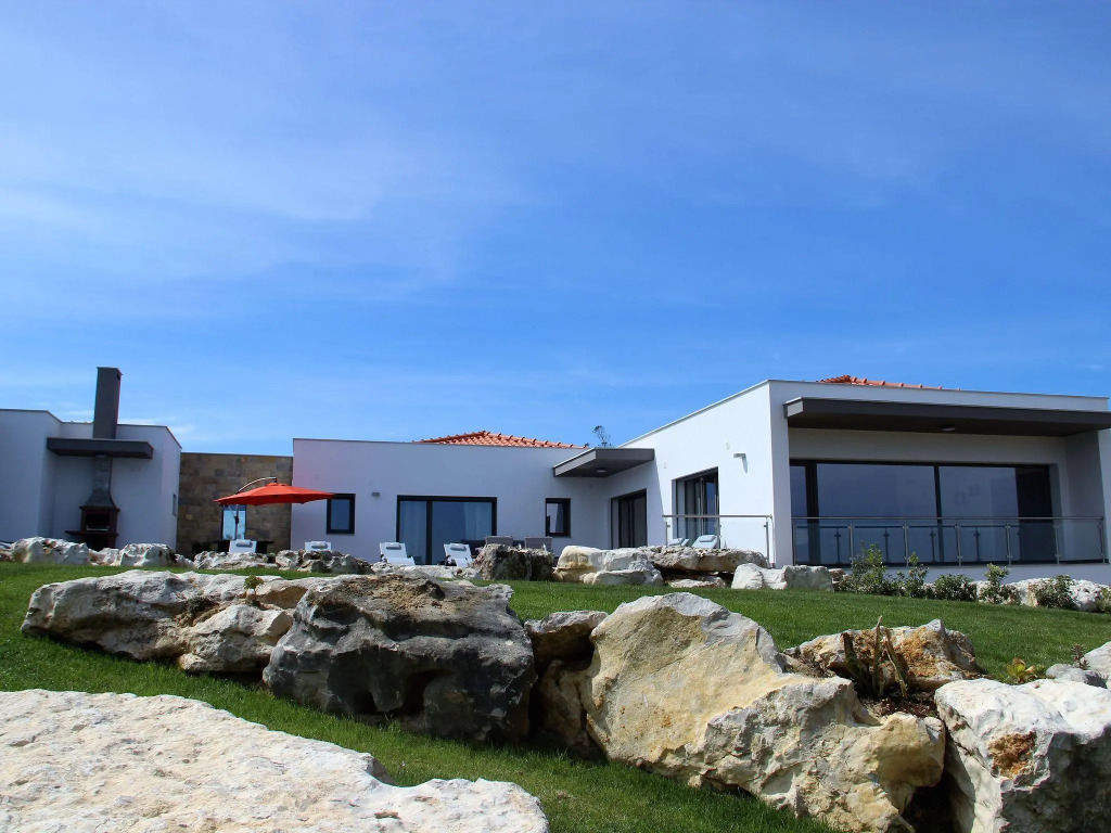 Spacious Villa in Salir de Mato With Private Pool, Terrace