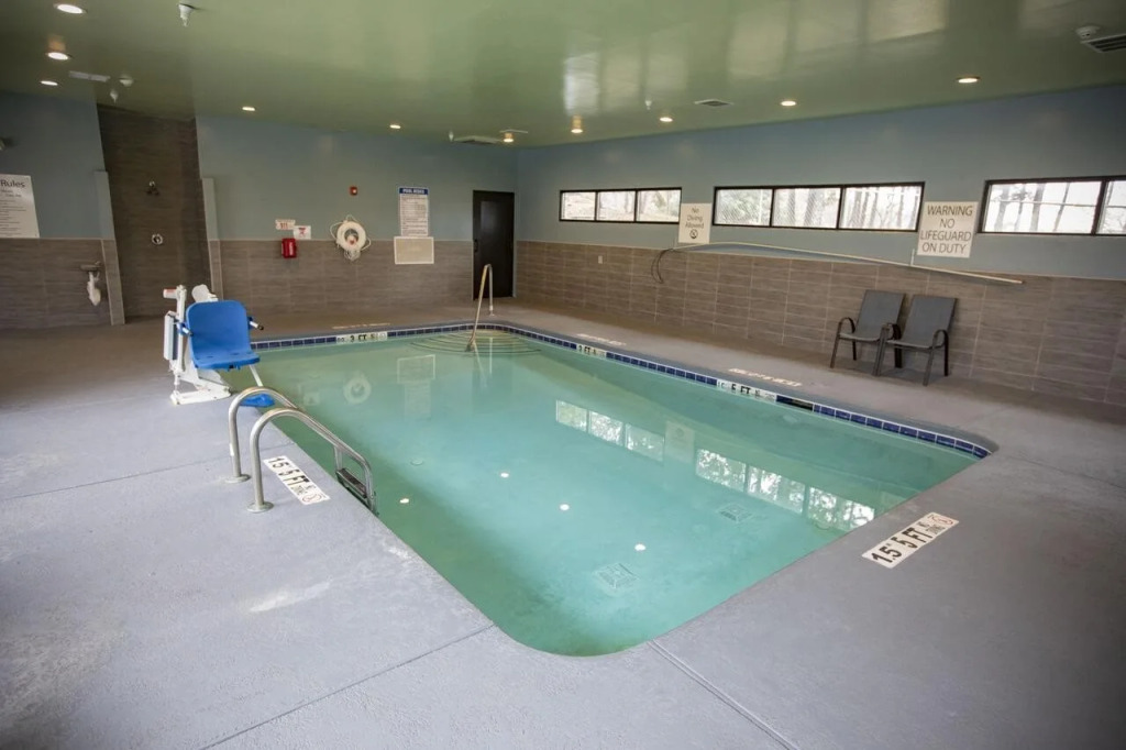 Holiday Inn Express & Suites Locust Grove by IHG