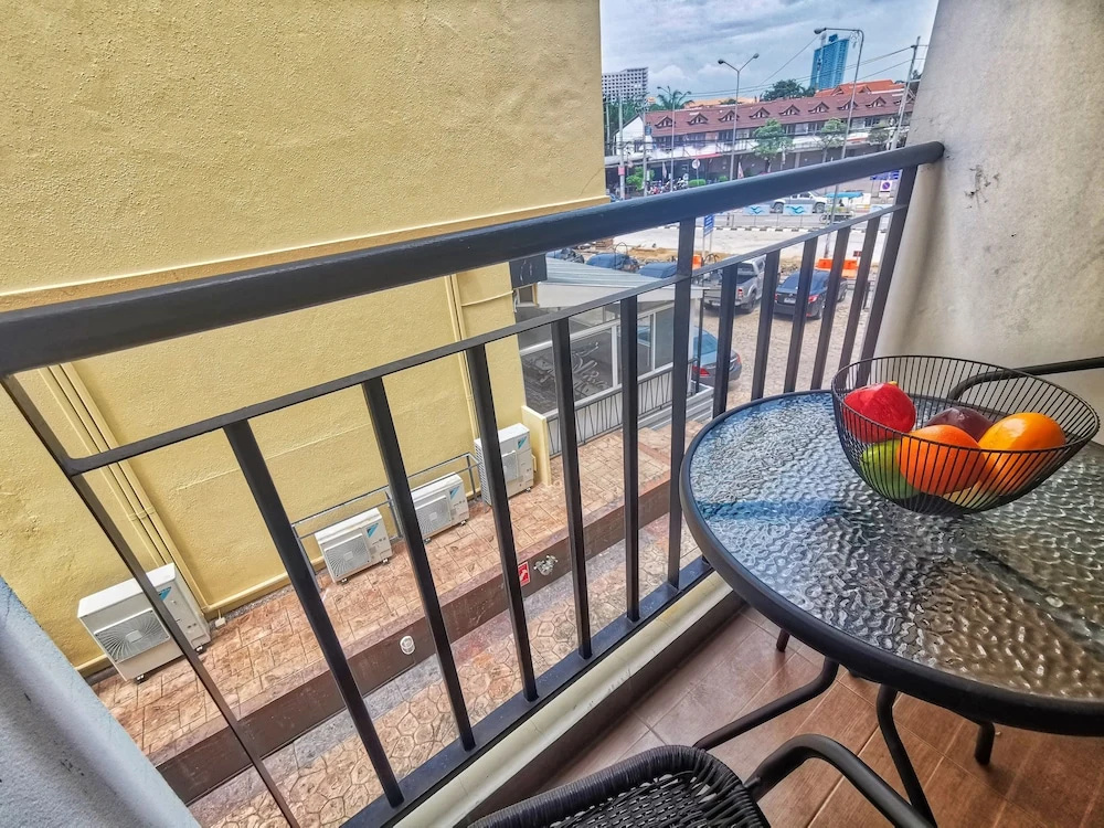 Scandia Beach Hotel - Soi 7 Best Location - 200m to Beach next to Food Market