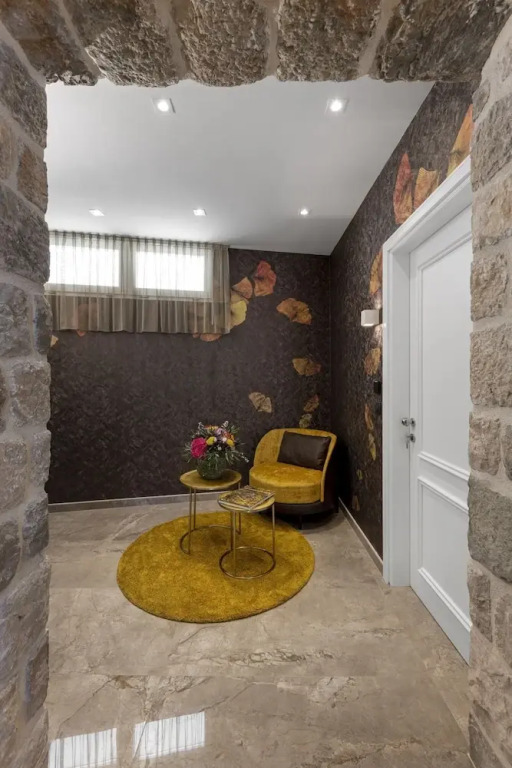 Sea Rocks Residence