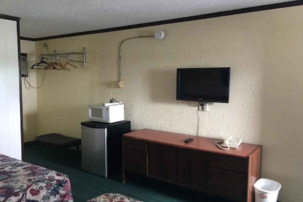 Capri Motel By OYO Elwood, Wathena
