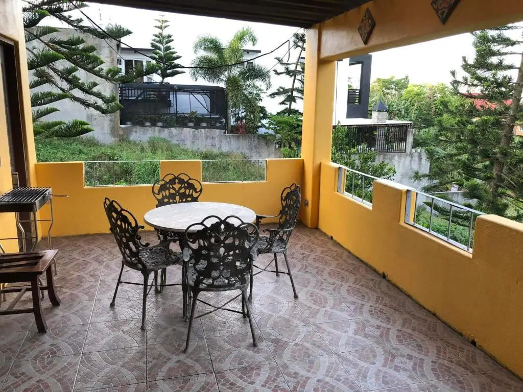 Tagaytay BNR Guesthouse 4BR With Balcony 12-14 Guest