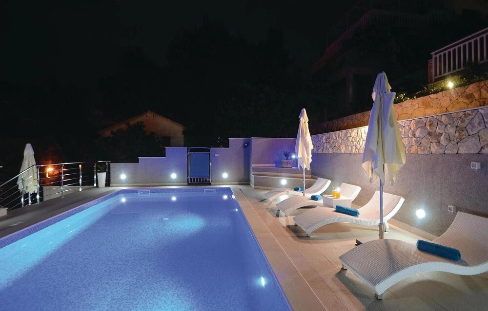 Stunning Home in Prigradica With Wifi and 2 Bedrooms