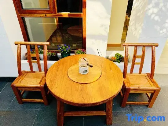 Jinglu Homestay