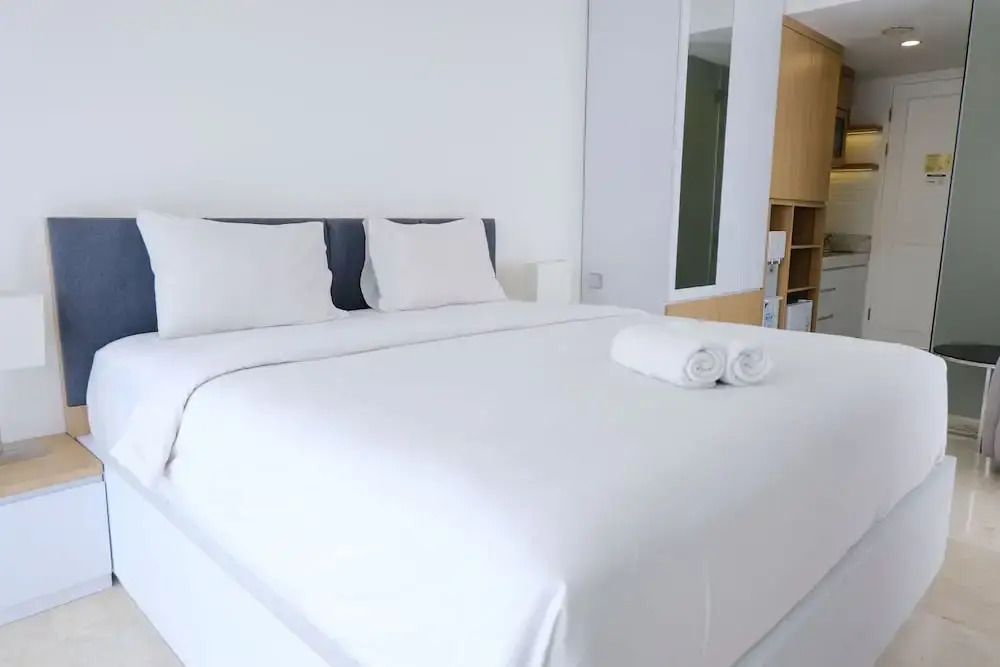 Best Deal Studio Room With Private Jaccuzi At Art Deco Apartment