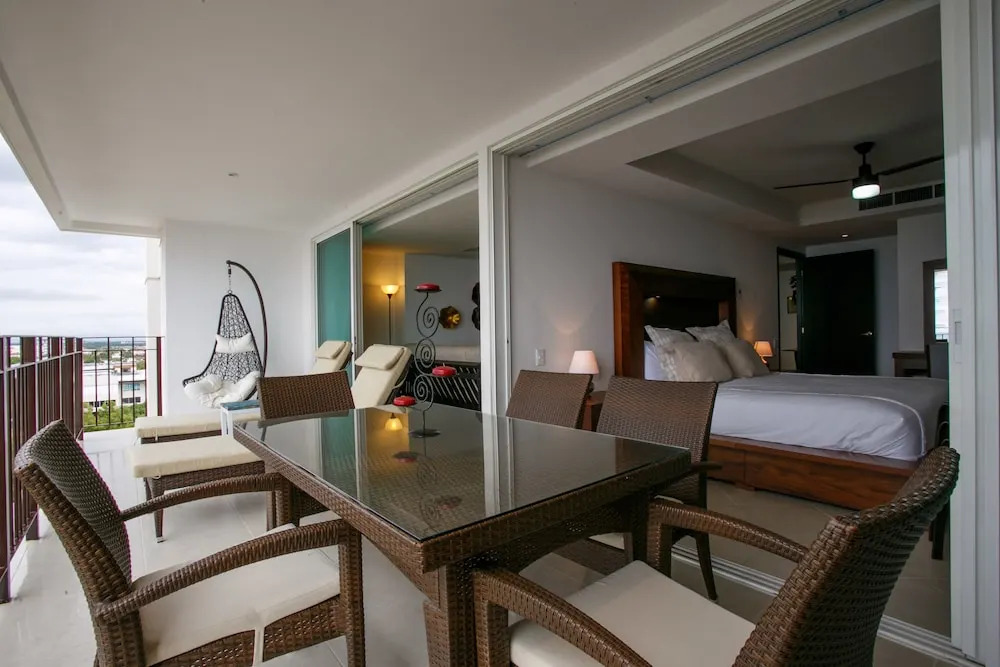 Wake Up To Sounds Of The Ocean Condo