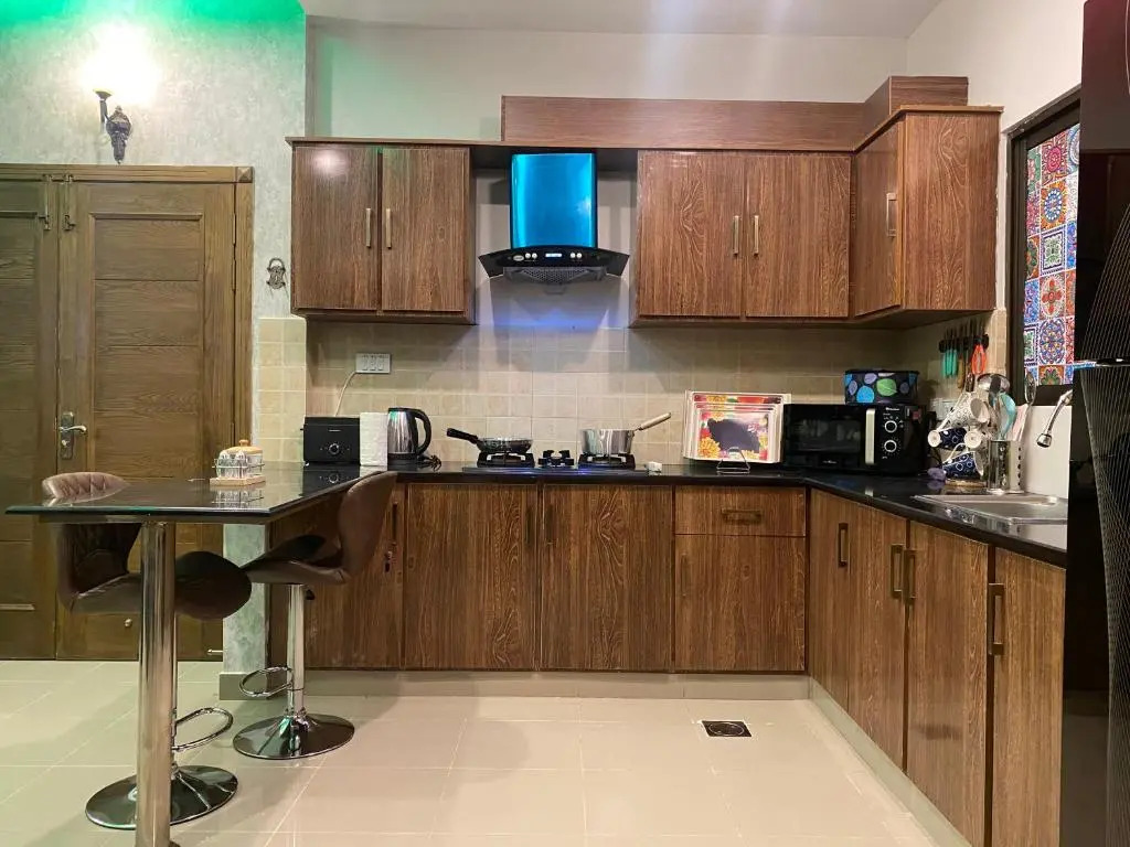 Majestic 2 Bedroom CONDO 1 Minute from GIGA Mall