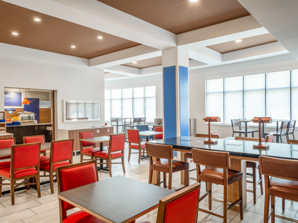 Holiday Inn Express Hotel & Suites Beaumont Northwest by IHG