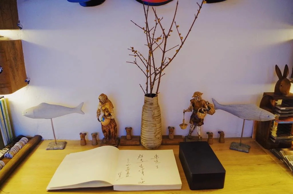 Dali Words Collection Hostel