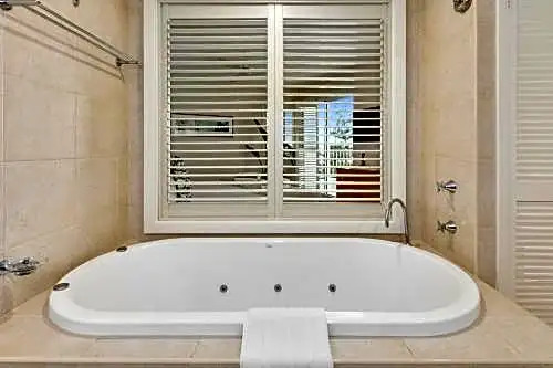 Salt 1brm apartment with Spa bath and Ocean views