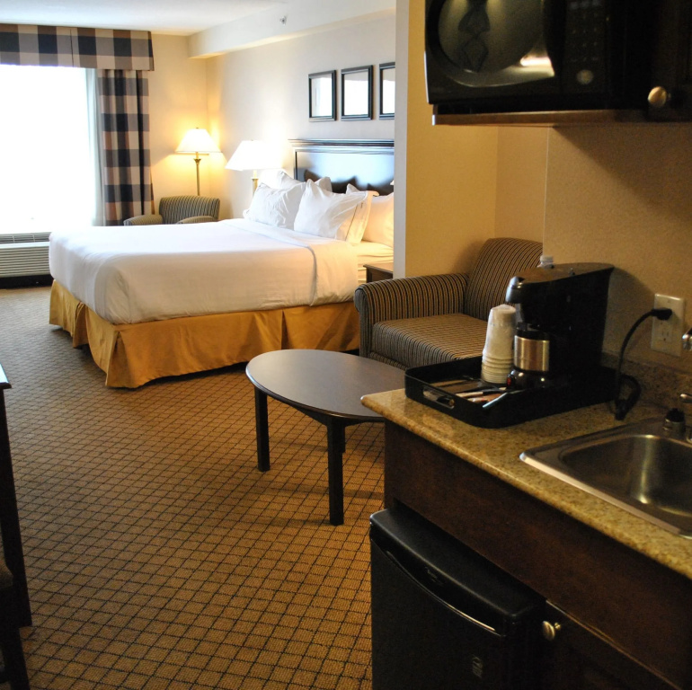Holiday Inn Express Hotel & Suites North Bay by IHG