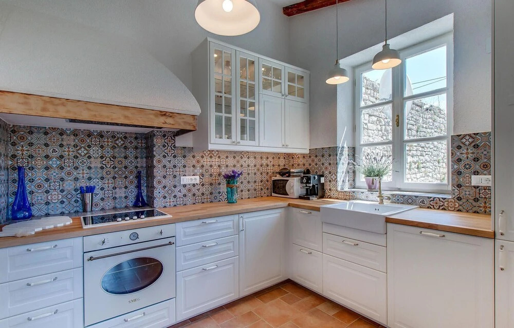 Amazing Home in Osor with Outdoor Swimming Pool, Hot Tub & 3 Bedrooms