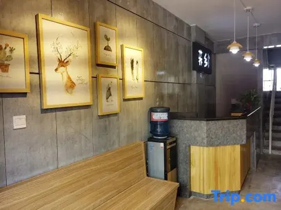 Kulunqi Tongxiang Youth Hostel