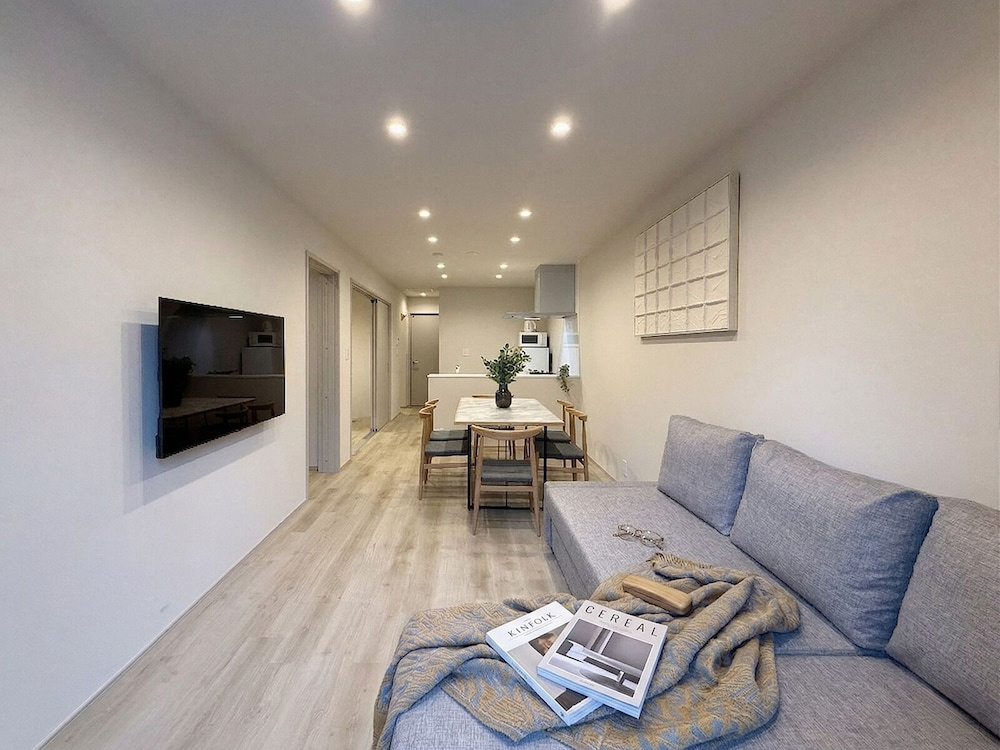 THE SAKAI SUITE by b hotel - New Spacious Apartments