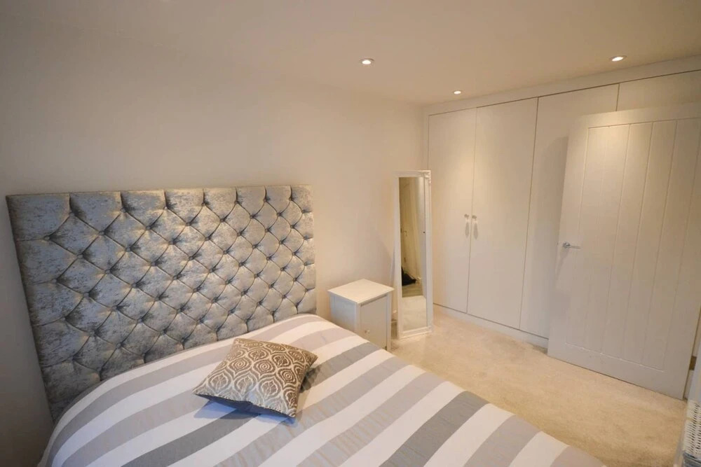 Spacious 2 Bed Flat With Parking In Bedminster