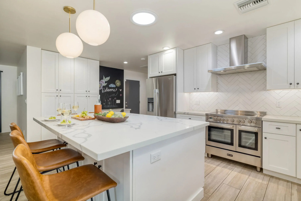 White Agate by Avantstay Pool + Spa + Putting Green Playground + Outdoor Dining Minutes to Kierland