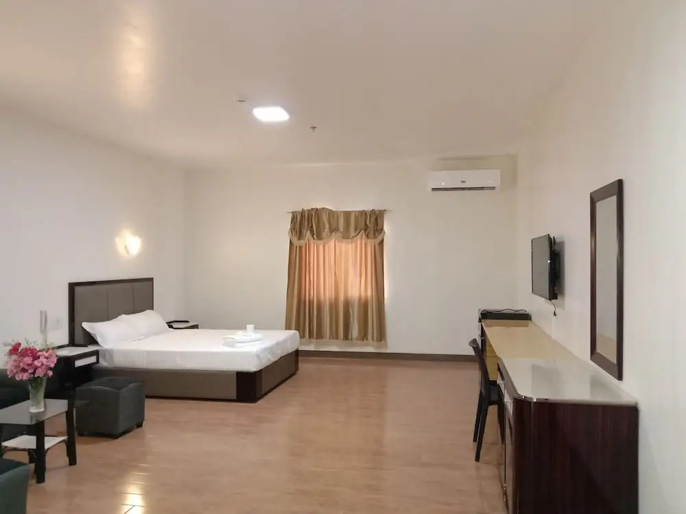 Meaco Royal Hotel- Lucena