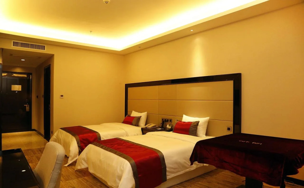Green Oriental Hotel (Shenzhen Pinghu South China City Hehua subway station)