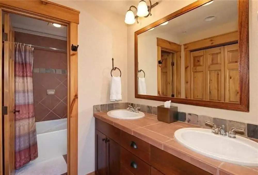 Private 3 Bedroom Townhome Located in East Keystone With Access to a Firepit, Hot Tub, and Billiards