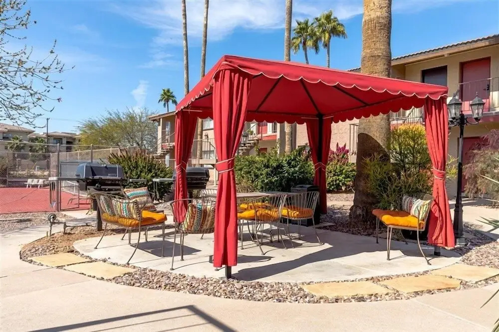 105 Fully Furnished 1BR Suite-Outdoor Pool! by RedAwning