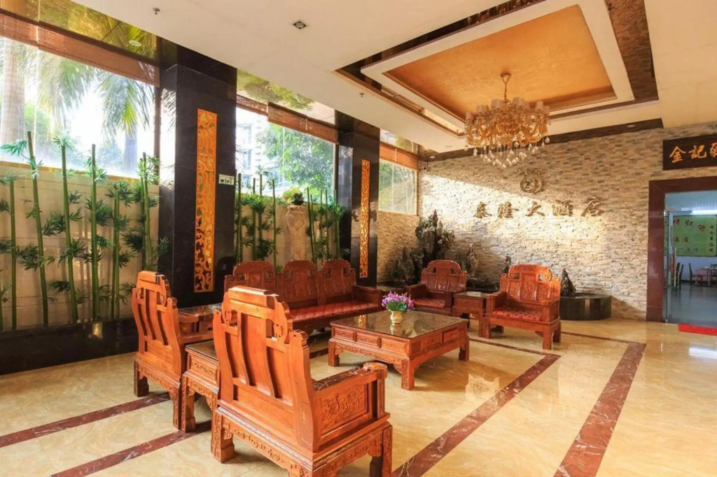 Tyrone Le Grand Large Hotel