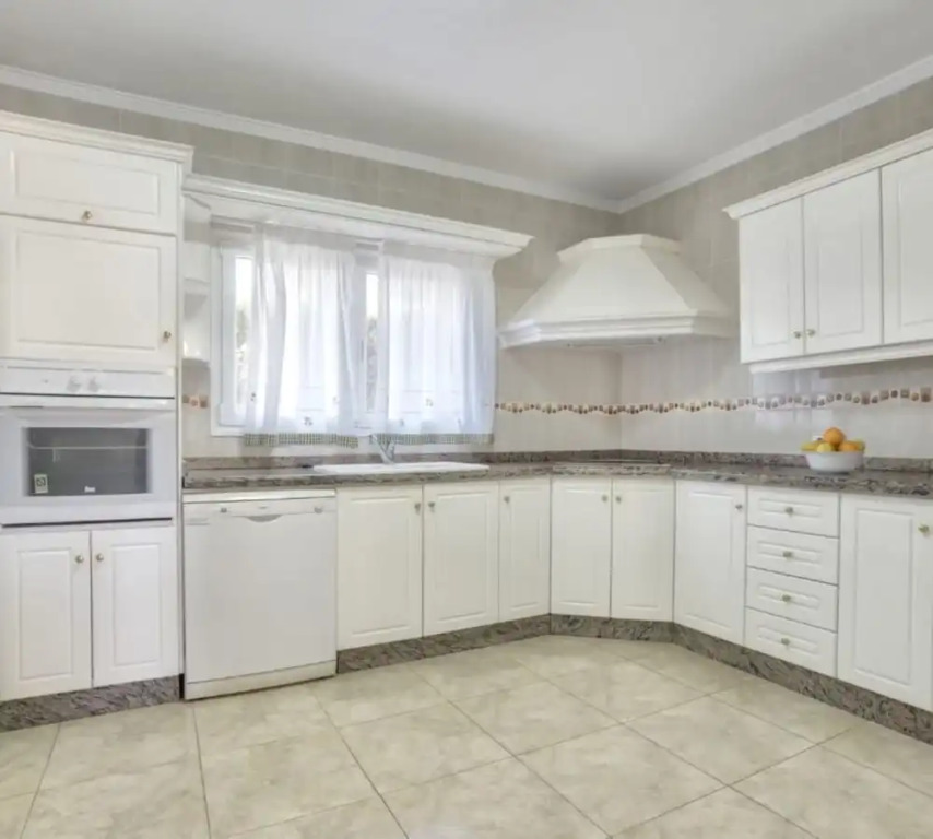 Villa - 12 Bedrooms with Pool and WiFi - 106430