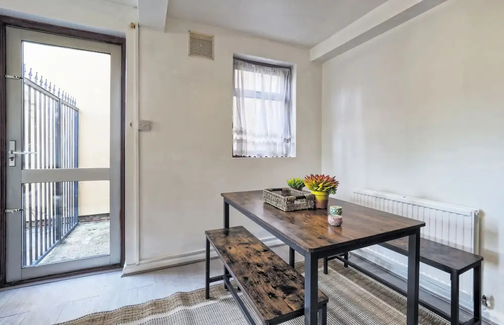 Stunning Riverside 1-bed Apartment in North London