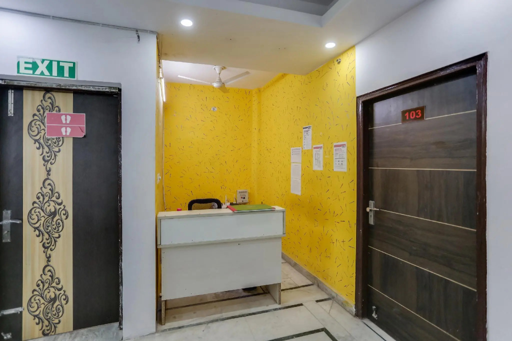 Vaccinated Staff- OYO 79428 Saanj Bnb