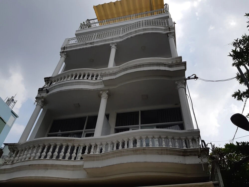 Yelo Hostel & Cafe