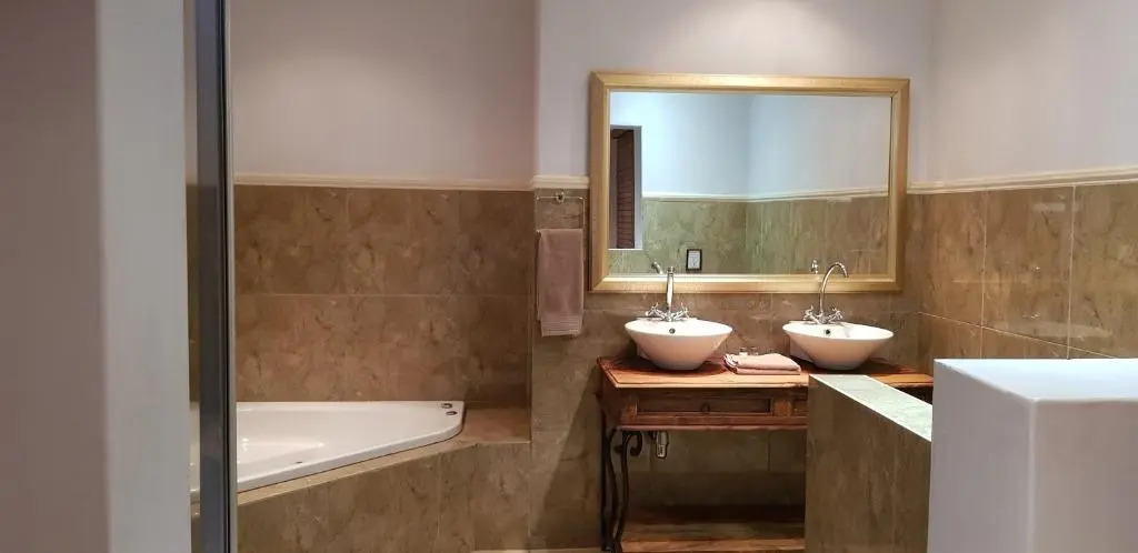 Tuskers Bush Lodge B&B