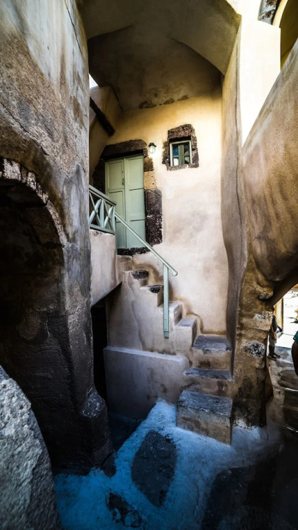 The Commander s Cave