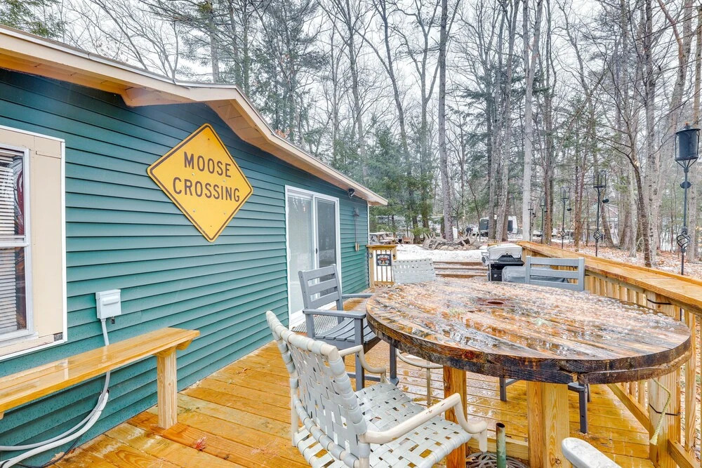 Lovely Maine Cabin w/ Deck, Gas Grill & Fire Pit!