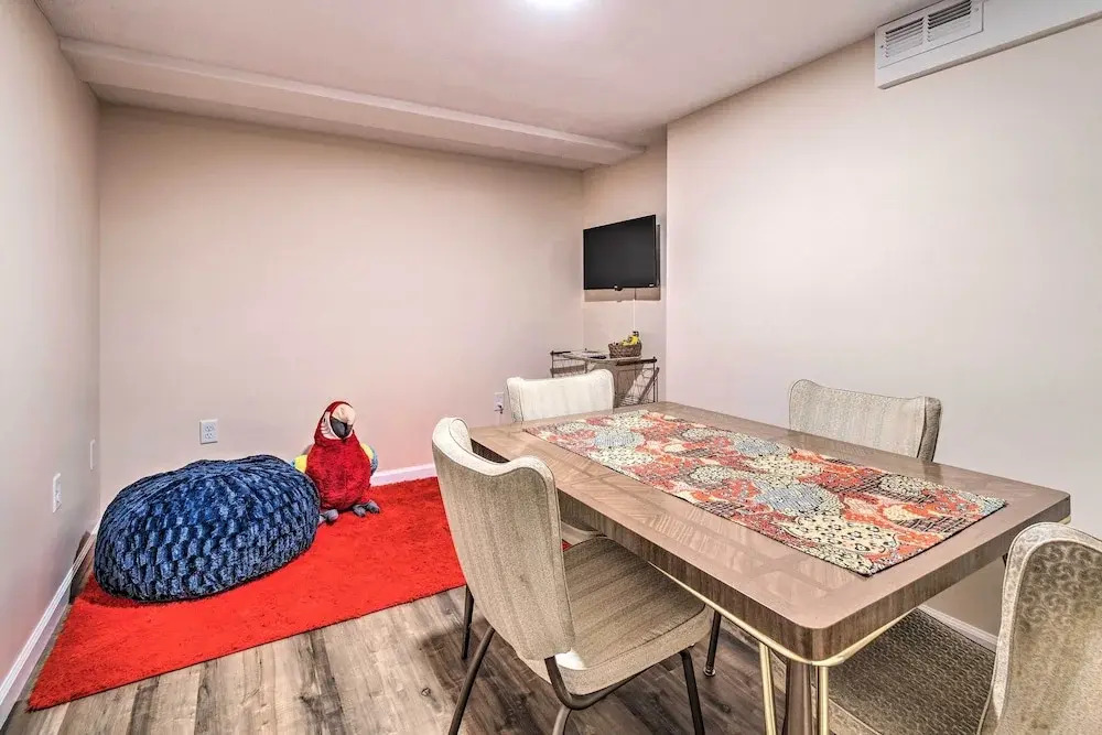 Stylish Vacation Rental - Walk to ISU
