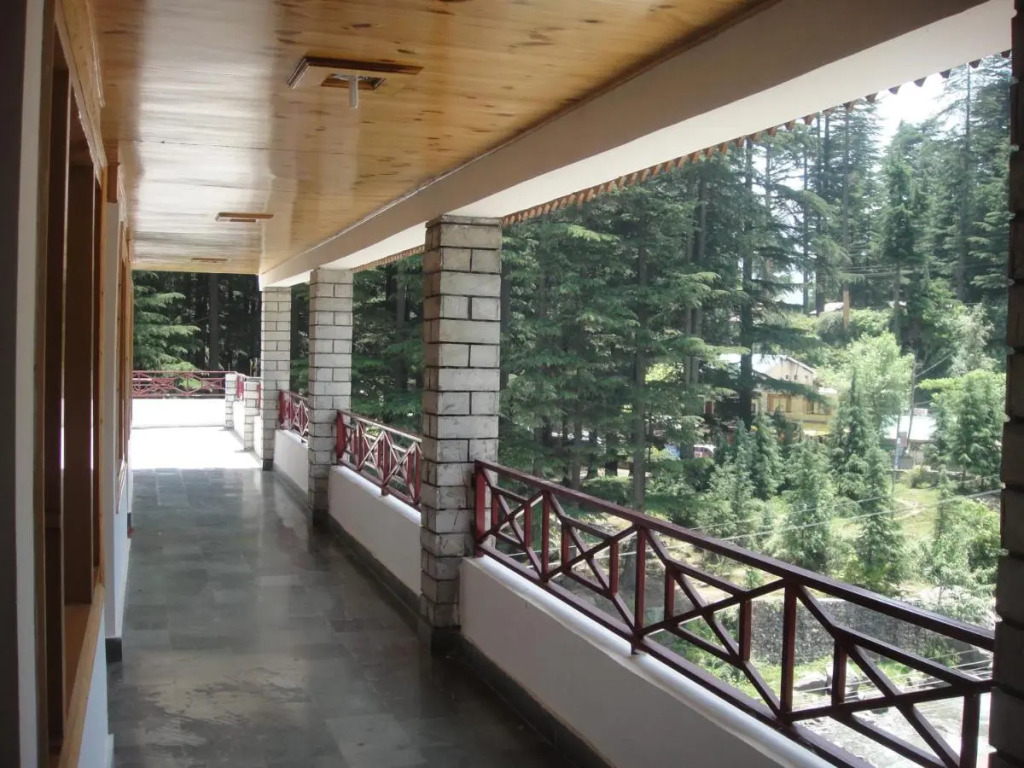 Hotel Dreamland Riverside (Old Manali)