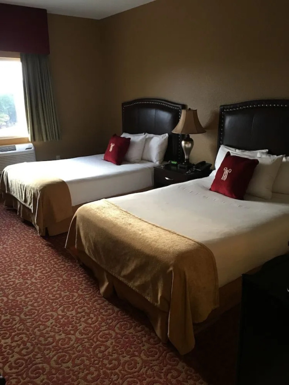 Woodlake Lodge Golf and Country Club