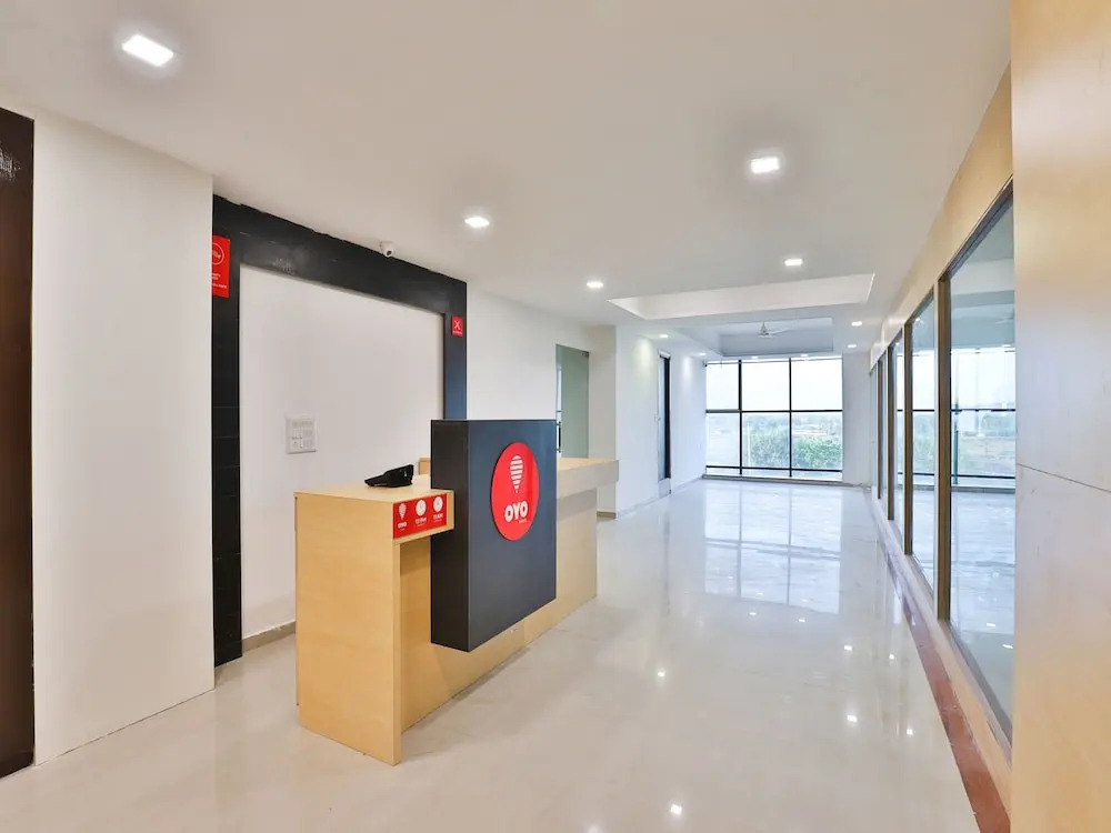 OYO 12800 Hotel VLEE