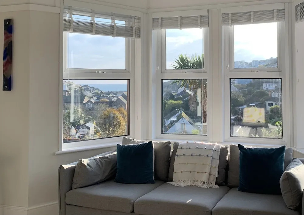 Sea View House in Cornwall Fishing Village
