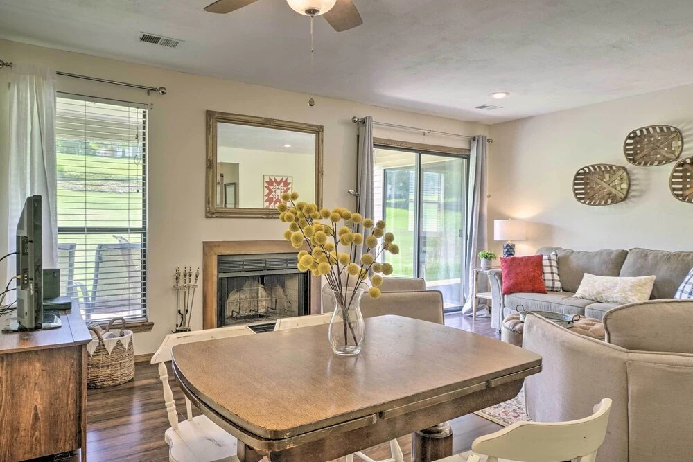 Pet-friendly Branson Retreat w/ Pool & Golf Access
