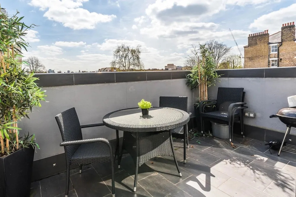 Spectacularly Stylish 2 Bed Flat Heart of Fulham