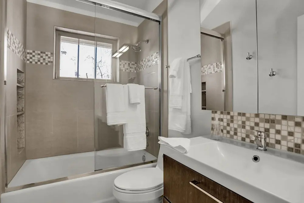 New Listing! Dazzling Custom , Near Skiing 5 Bedroom Home