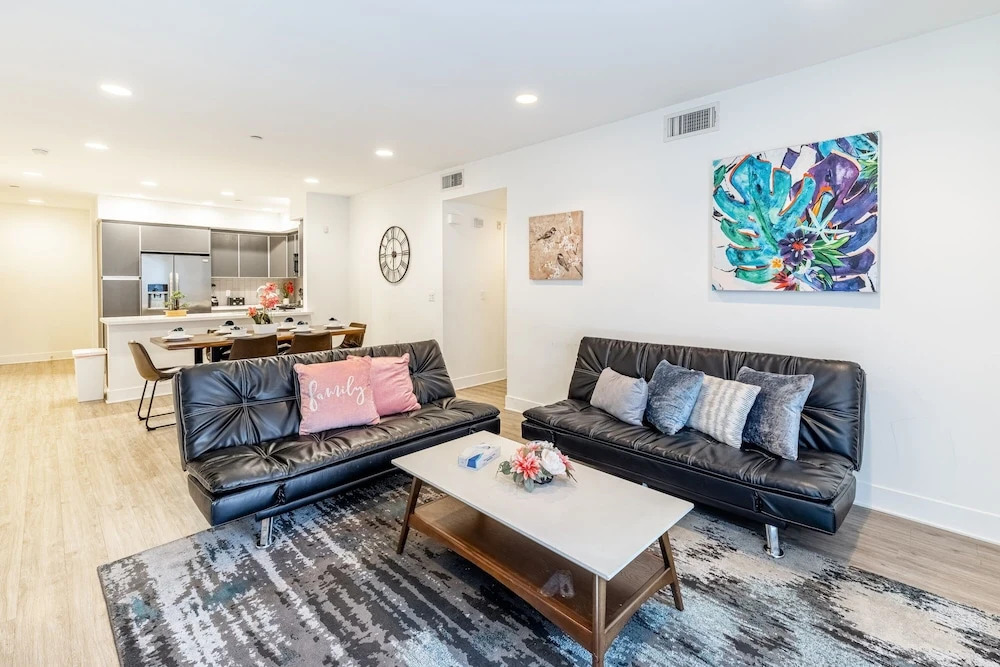 3br Fully Furnished Apartment On Sunset Blvd 3 Bedroom Apts by RedAwning