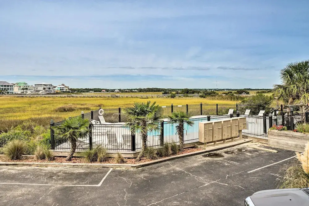 Coastal Condo w/ Pool Access - Steps to Beach