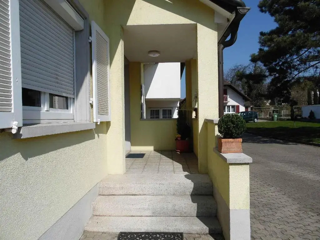 Ferienwohnungen Hog , Ringsheim