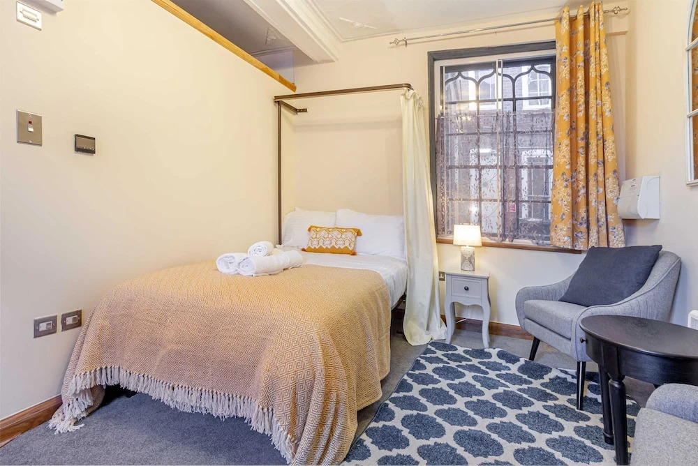 Host Stay Merchant House Studio
