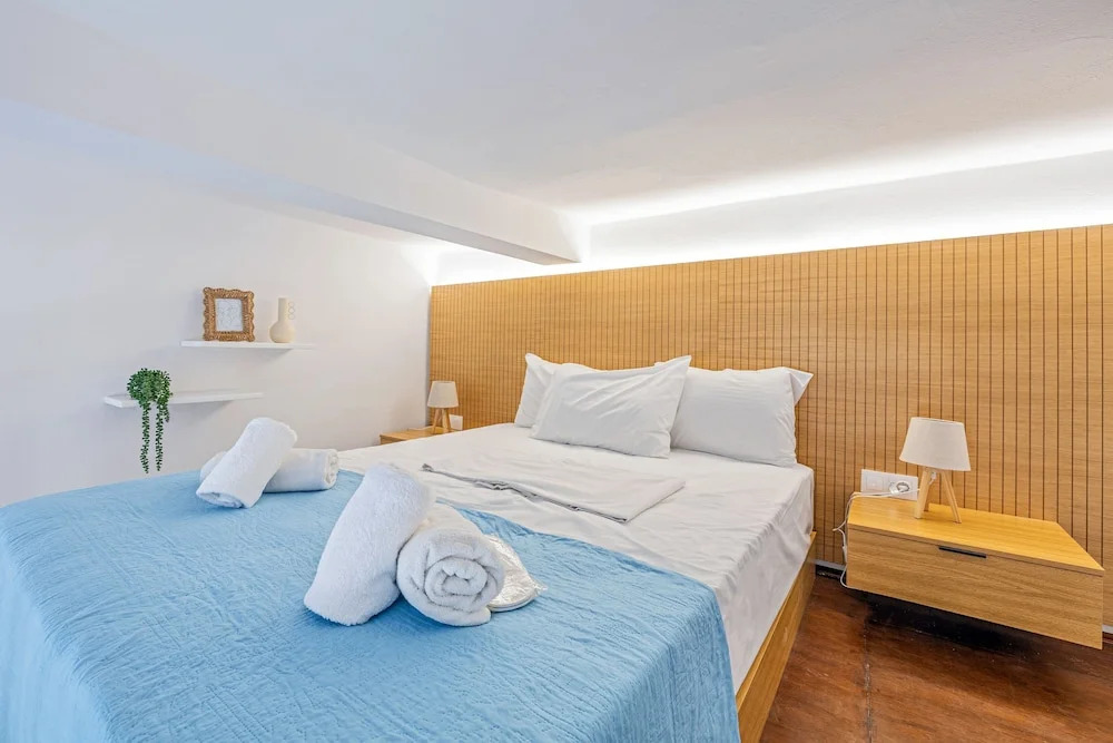 The Walls Apartments by Cretanhouses